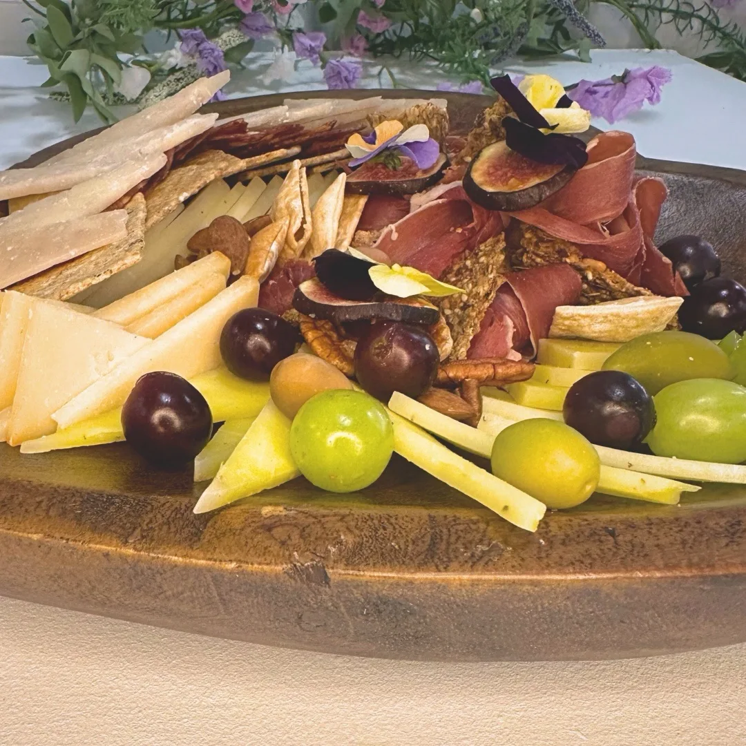 Wooden heart Cheeseboard - Image 2